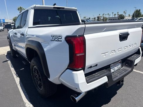 Used 2025 Toyota Tacoma TRD Off-Road AWD/4WD image 21