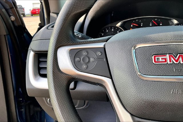 Used 2024 GMC Terrain SLE w/ Driver Convenience Package FWD image 18