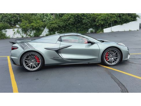 Used 2024 Chevrolet Corvette Z06 RWD image 9