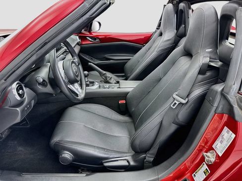 Used 2020 MAZDA MX-5 Miata RF Grand Touring RWD image 17