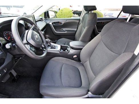 Used 2021 Toyota RAV4 LE image 6