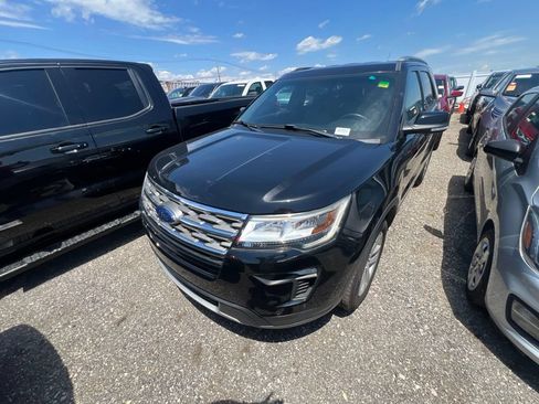 Used 2018 Ford Explorer XLT w/ Equipment Group 202A AWD/4WD image 5
