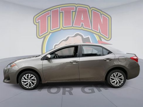 Used 2019 Toyota Corolla LE image 2