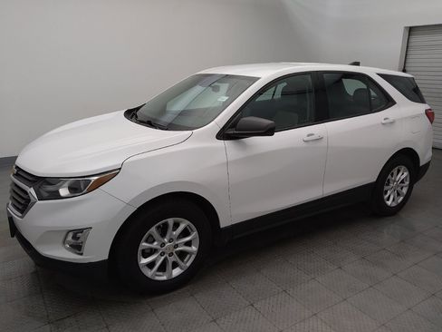Used 2018 Chevrolet Equinox LS FWD image 2