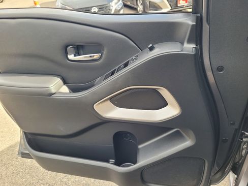 Used 2023 Nissan Frontier SV image 13