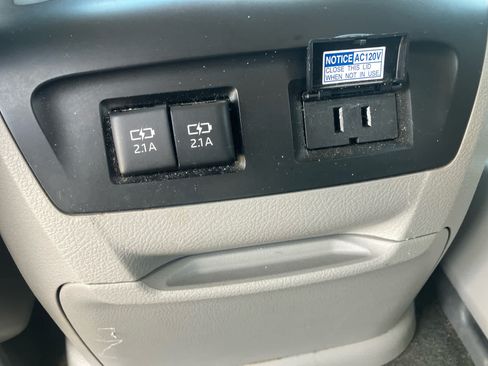 Used 2020 Toyota Sienna XLE FWD image 28