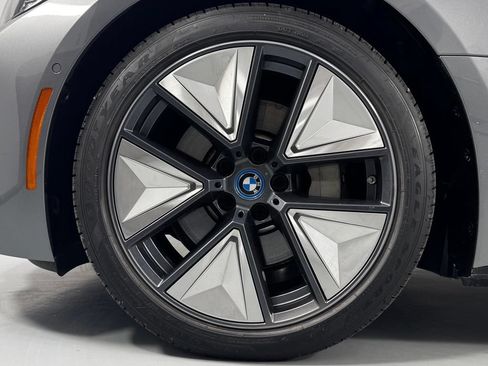 Used 2023 BMW i4 eDrive40 RWD image 9