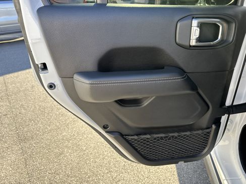 Used 2020 Jeep Gladiator Rubicon image 26