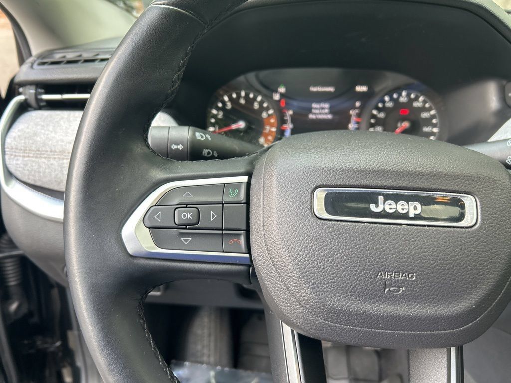 Used 2022 Jeep Compass Latitude w/ Sun and Sound Group AWD/4WD image 25