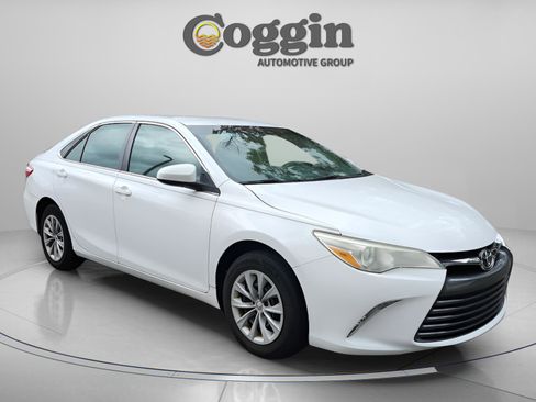 Used 2017 Toyota Camry LE image 6