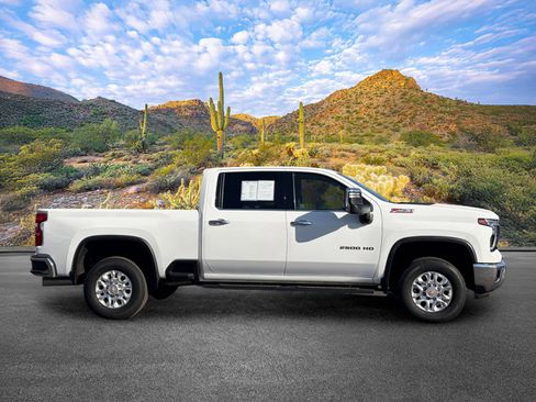 Used 2024 Chevrolet Silverado 2500 LTZ w/ LTZ Convenience Package AWD/4WD image 3