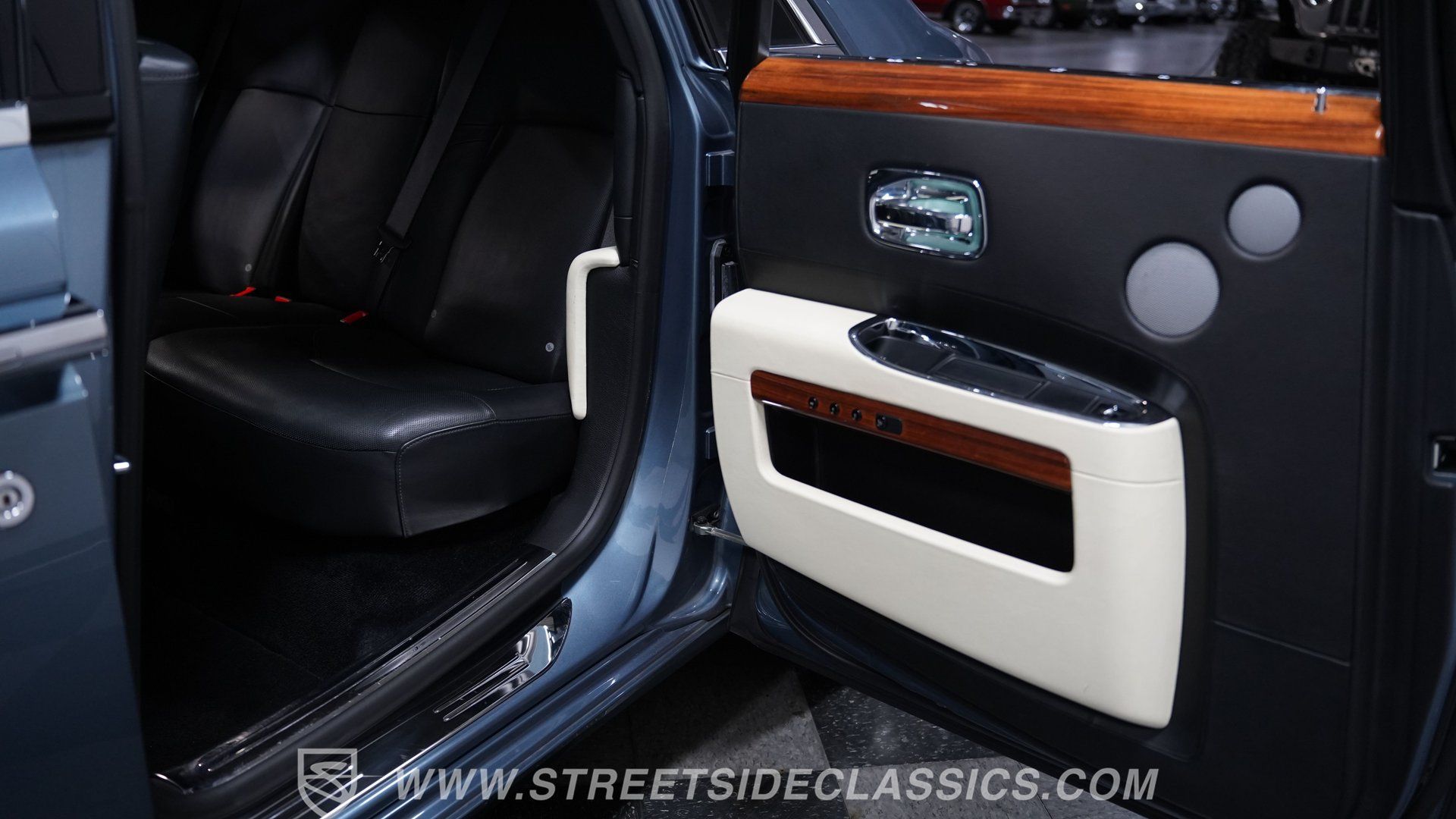 Used 2010 Rolls-Royce Ghost RWD image 36