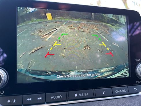 Used 2025 Nissan Sentra SV image 17