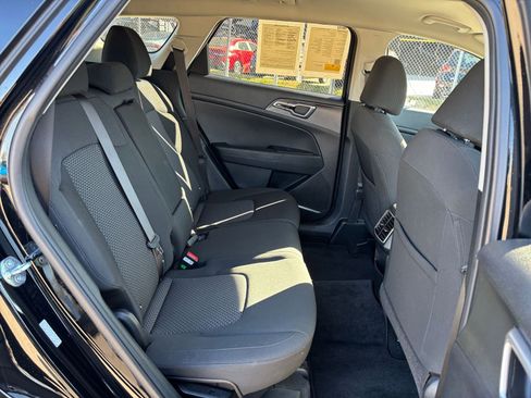 Used 2025 Kia Sportage LX image 24
