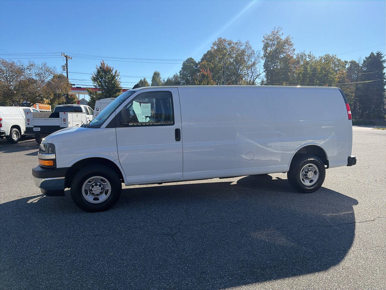Used 2022 Chevrolet Express 3500 Extended w/ Driver Convenience Package RWD image 6