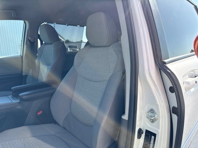 Used 2024 Toyota Sienna LE AWD/4WD image 9