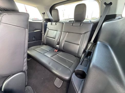 Used 2022 Ford Explorer XLT w/ Equipment Group 202A AWD/4WD image 21