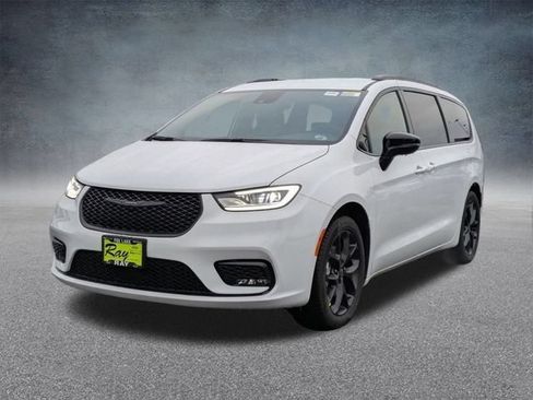 New 2026 Chrysler Pacifica Select w/ S Appearance Package FWD image 10