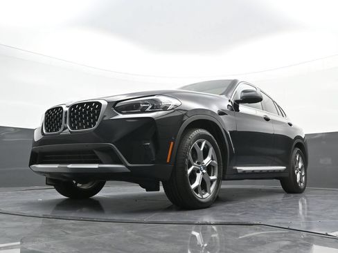 Used 2025 BMW X4 xDrive30i AWD/4WD image 23