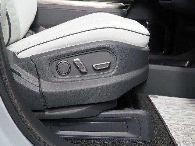 Used 2022 Rivian R1T AWD Adventure Quad image 77
