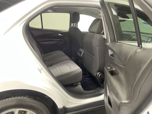 Used 2022 Chevrolet Equinox LT w/ Driver Convenience Package image 22