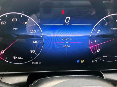 Used 2025 Mercedes-Benz GLC 300 4MATIC image 27
