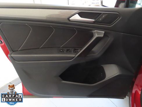 Used 2022 Volkswagen Tiguan SE FWD image 11