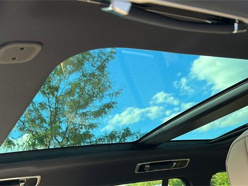 New 2025 Land Rover Range Rover SE image 12