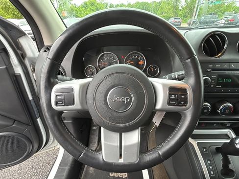 Used 2017 Jeep Compass Latitude AWD/4WD image 14