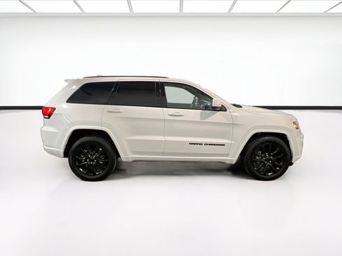 Used 2020 Jeep Grand Cherokee Altitude AWD/4WD image 24