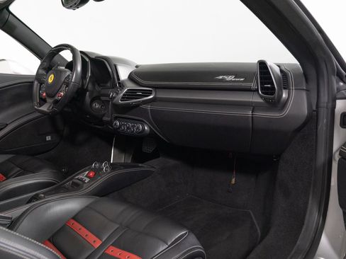 Used 2013 Ferrari 458 Spider image 34