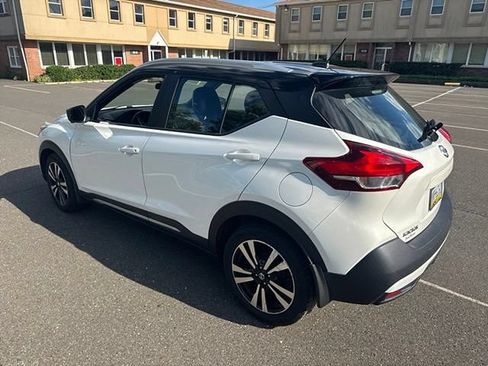 Used 2019 Nissan Kicks SR w/ SR Premium Package FWD image 7