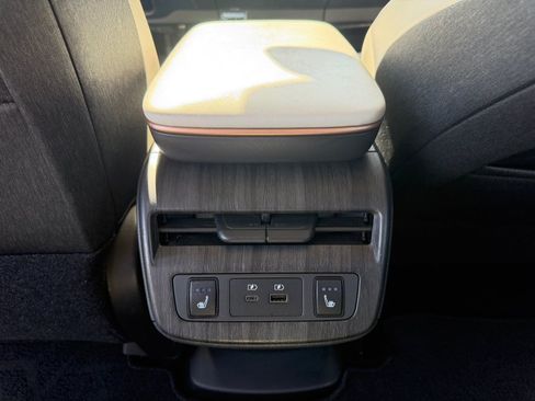 Used 2024 Nissan Ariya AWD image 41