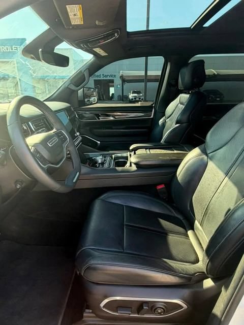 Used 2022 Jeep Wagoneer Series III w/ Premium Group I AWD/4WD image 11
