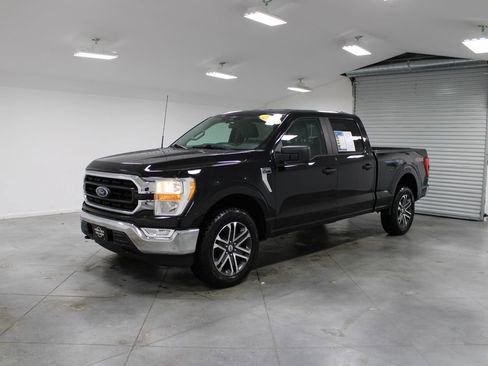Used 2022 Ford F150 XLT w/ Trailer Tow Package image 4
