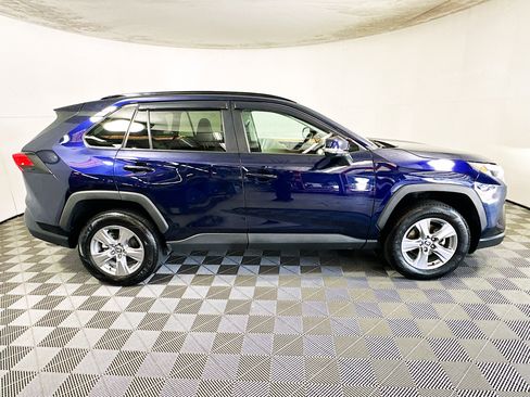 Used 2022 Toyota RAV4 XLE w/ Convenience Package image 2
