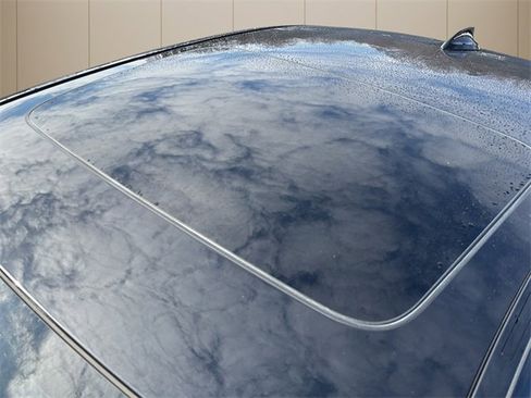 Used 2023 BMW M550i xDrive w/ Dynamic Handling Package image 15