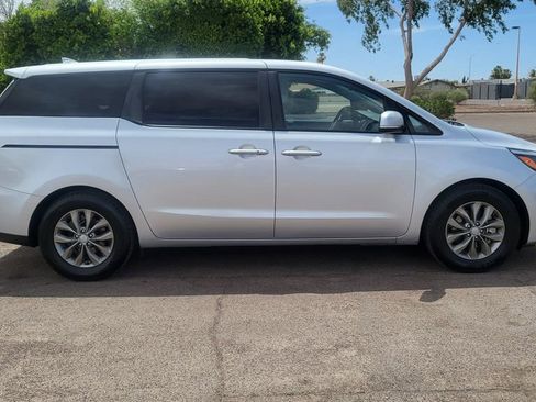Used 2019 Kia Sedona LX FWD image 10