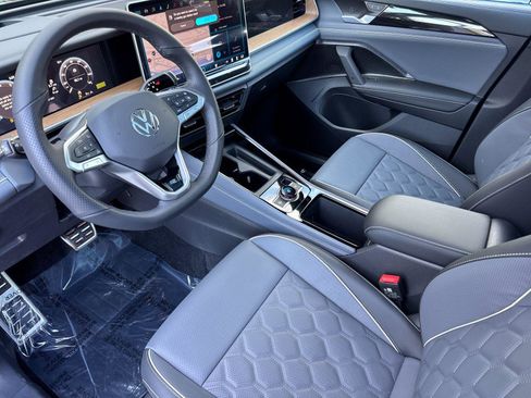 New 2026 Volkswagen Tiguan SEL R-Line AWD/4WD image 9