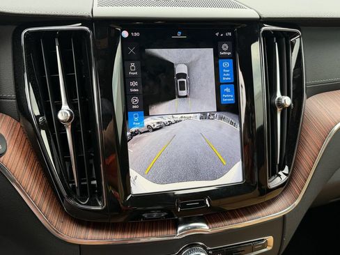 Certified 2025 Volvo XC60 T8 Ultra w/ Climate Package AWD/4WD image 22