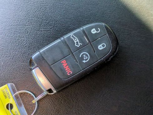 Used 2017 Chrysler 300 C Platinum w/ Safetytec Group II image 34