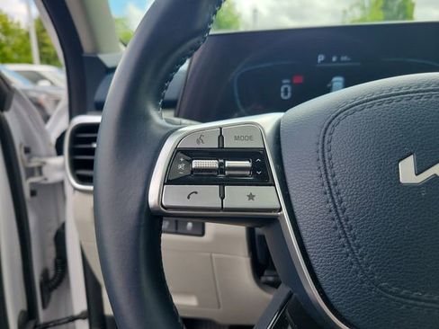 Used 2025 Kia Telluride EX w/ EX Captain's Chair Package FWD image 18