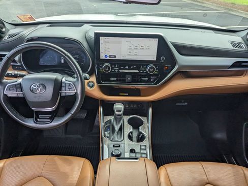 Used 2023 Toyota Highlander Platinum AWD/4WD image 14