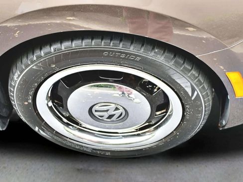 Used 2013 Volkswagen Beetle 2.5 image 30