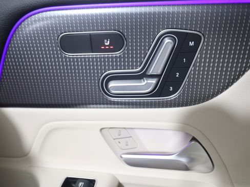 Used 2021 Mercedes-Benz GLB 250 image 21