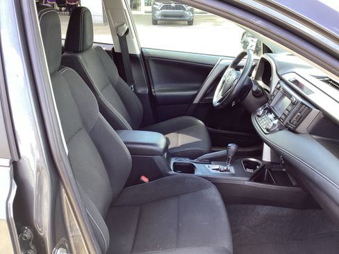Used 2018 Toyota RAV4 XLE FWD image 11