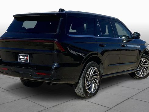 Used 2025 Lincoln Navigator Reserve AWD/4WD image 24