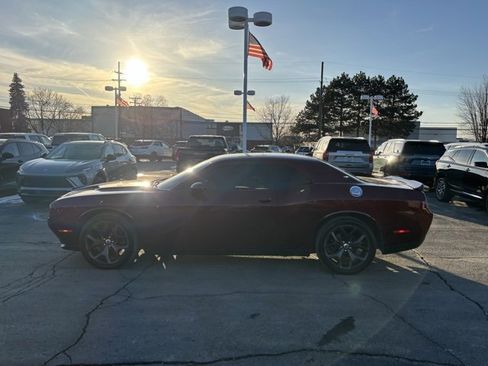 Used 2018 Dodge Challenger SXT Plus image 8
