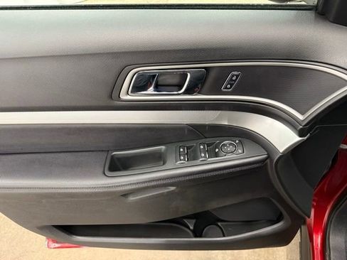 Used 2016 Ford Explorer XLT w/ Equipment Group 202A image 15
