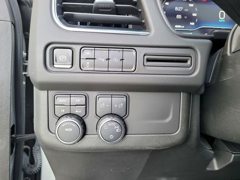 Used 2023 Chevrolet Suburban RST AWD/4WD image 25